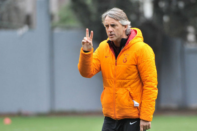 ROBERTO MANCINI  "Cristiano Ronaldo'yu durdurmak için polis çağırmamız gerek"