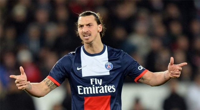 Muhabir: "Karına doğum gününde ne aldın?" Zlatan: "Hiçbir şey. Zaten Zlatan'a sahip."