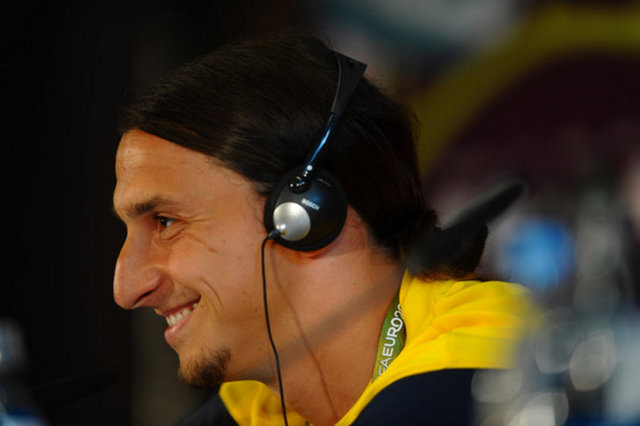 Muhabir: "Sence oyun tarzın İsveç mi Yugoslav tarzı mı?" Zlatan: "Zlatan tarzı."