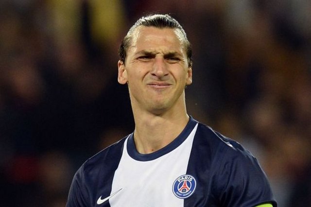 "Soyunma odasında Guardiola'nın bana sanki istenmeyen çocukmuşum gibi bakmasına uyuz oluyordum. Saçma bir ortamdı. Bir süre sonra gene o filozofik saçmalamalarına başlardı. İleri derece salakça konuşuyordu. Yok kanmış, yok gözyaşıymış, termiş."