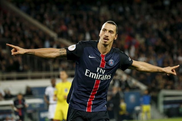 Bu sezon Paris Saint-Germain formasıyla 13 maçta 9 gol attığını ve 6  da gol pası verdiğini hatırlatan 34 yaşındaki Ibrahimovic, "Gösterdiğim  performans geçmiş yıllardan daha iyi. Yaşlıyken böyle performans gösteriyorum,  genç olsam kim bilir neler yaparım" değerlendirmesinde bulundu.