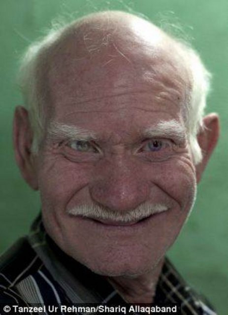 Görünüşlerinden dolayı komşuları aileye 'İngilizler' lakabını takmışlar... -  -