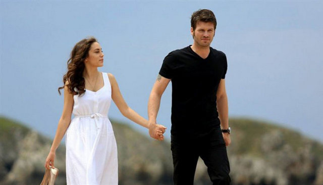 O dönemde de Karayel için, 'Başarısız, donuk ya da kısa boylu' gibi eleştiriler vardı.