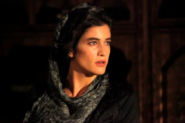 Berrak Tüzünataç çok kötüydün ya şakır şakır ağlanacak sahnede güldürdün beni