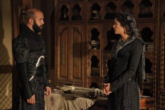 Berrak Tüzünataç'ın oyunculuğu can çekişiyordu. Öldüğü iyi oldu.