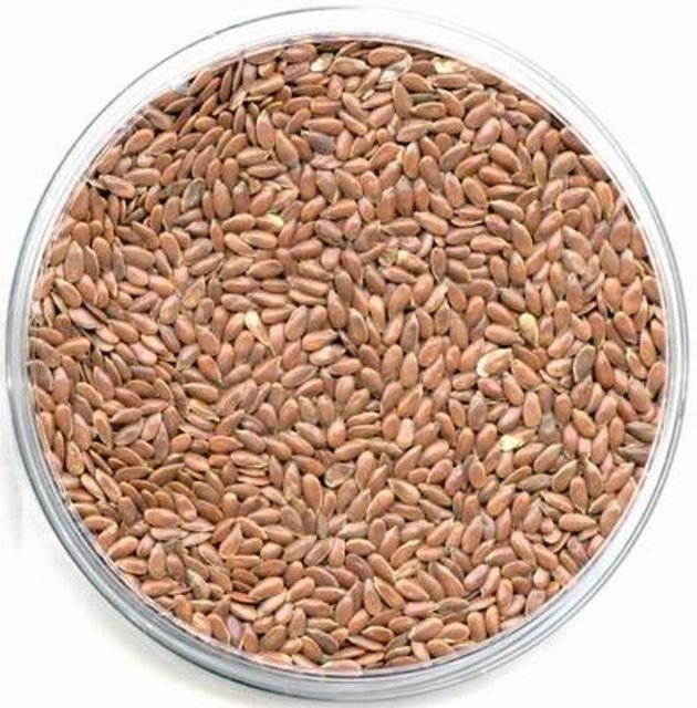 yükseltir. Cinsel güdüleri arttırmasının yanı sıra bu fındık tadına benzer tohumlar, içinde cinsel hormonların yapıtaşları olan yağ asitlerini (omega-3 ve omega-6) barındırır.