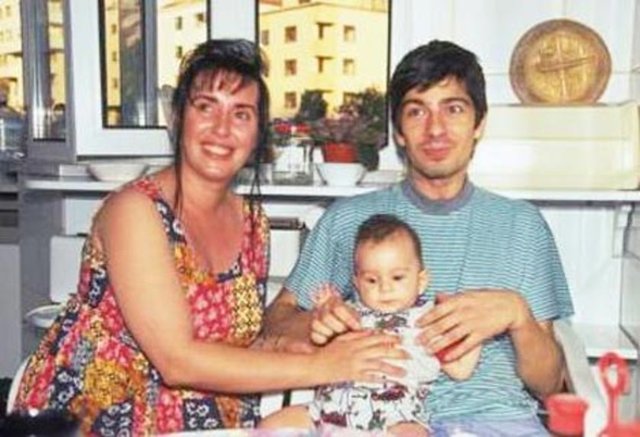 1987 yılında Yılmaz Zafer'le hayatını birleştiren Perihan Savaş vefat eden eşiyle birlikte çekildiği nikah fotoğrafını sosyal medyadan paylaştı.