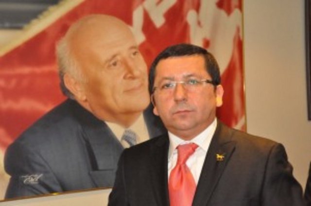 Çekmeköy Demokrat Parti adayı Hamit Çelik: Çekmeköyspor Süper Lig'e çıkacak.