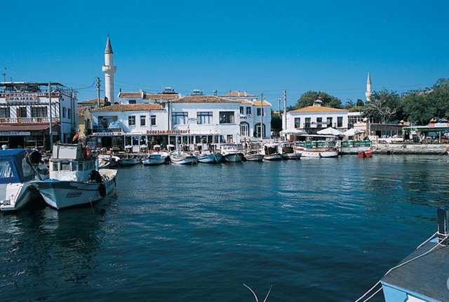 TÜRKİYE'DEN EN İYİ BAHAR KAÇIŞ NOKTALARI - Bozcaada - Çanakkale Boğazı'na çok yakın olan Bozcaada, güzel doğası ve huzur içinde kafa dinleyeceğiniz bir tatil rotası istiyorsanız doğru bir yer.