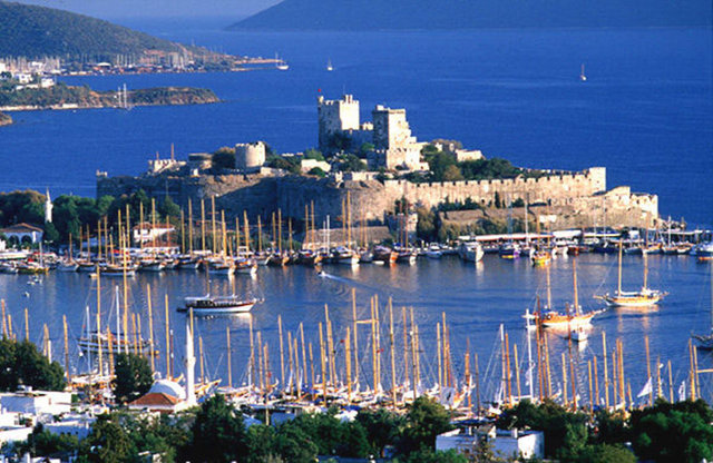 Bodrum - Türkiye'nin en kalabalık tatil mekanlarının başında gelen Bodrum, bahar aylarında ise sakinliği ve temiz havası ile kaçamak noktalarından biri haline geliyor.