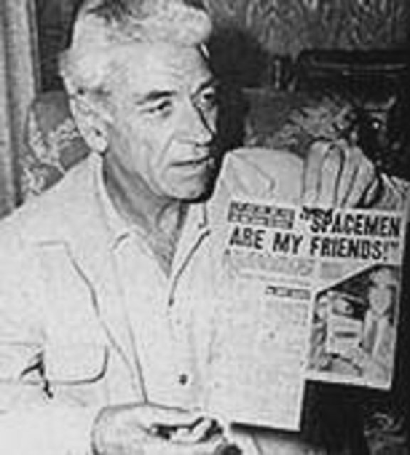 Adamski'nin komşularından Hava Kuvvetleri Çavuşu Jerrold Baker da, uçarak uzaklaşan cismin bir fotoğrafını çekmeyi başarmıştı.