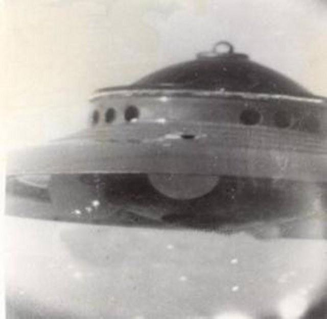 ABD'de NBC Televizyon Kanalı, Adamski'nin deneyimi ve çektiği olağanüstü fotoraflarla ilgili TV Programı gerçekleştirmişti.. -  -