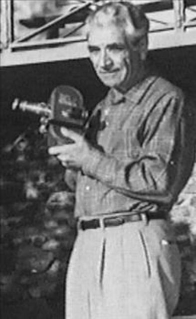 Bilim muhabiri Robert Chapman 'UFO-İngiltere Üzerindeki Uçan Daireler' i yazarken Adamski'den şöyle bahsetmiştir: -