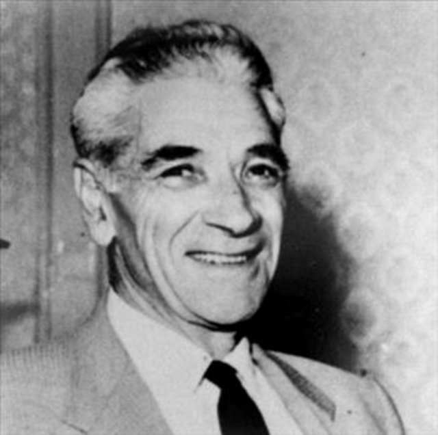 13 Aralık 1952'de, Adamski'nin keşif gemisi olarak adlandırdığı çan şeklindeki uzay aracı Palomar Bahçeleri üstünde uçuyordu.