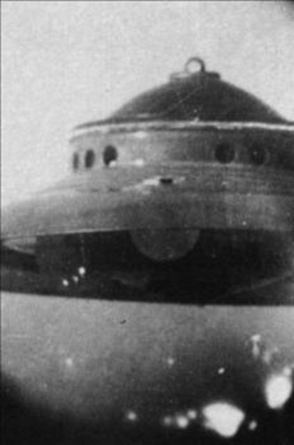 "Yıldız olduğunu düşündüğüm bu küçük şeyler aslında parlak, sarımsı yeşil ışıklar. -