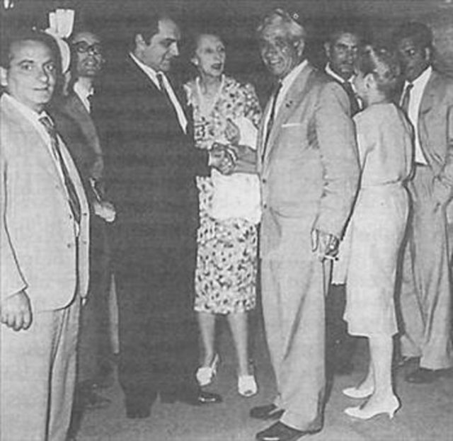 Fakat, Adamski'nin savunması sırasındaki içtenliği şüpheci kesimi bile etkilemiştir ve fotoraflara yapılan analizler bunların gerçek olduklarını kanıtlamıştır. -  -