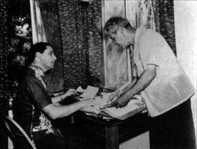 Adamski'nin dünya dışı varlıklarla teması 1952'lerin sonlarında başlamıştır.