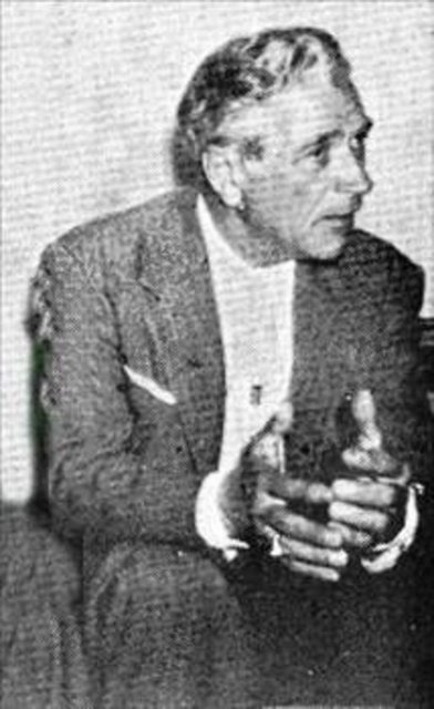 Tüm zamanların en ünlü ve ilk temasçılarından sayılan Polonyalı Profesör George Adamski, insana benzeyen uzaylı varlıklarla temasa geçtiğini söyleyen ilk kişidir.