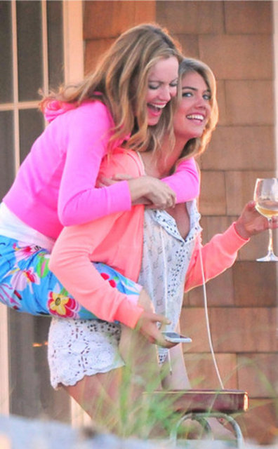 Upton ile Coster-Waldau'ın bu sahnelerinin montaj sırasında filmden çıkarıldığı öğrenildi. -