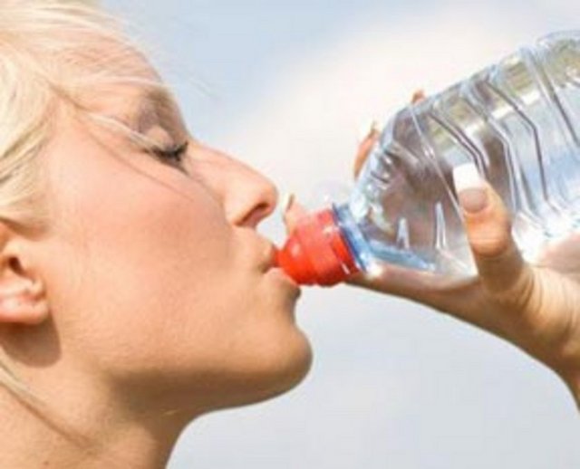 Vücudun soğutma (terleme) ve ısıtma (elektrik) sistemleri için vazgeçilmezdir.