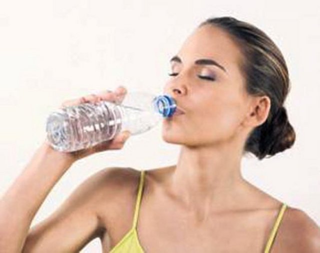 Hücre yapısındaki maddeleri birbirine bağlayan bir yapıştırıcıdır. -