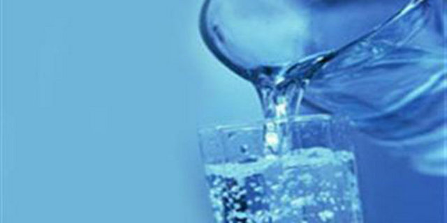 Su içtiğiniz zaman susuzluk ve açlık duygularını ayırt edebilirsiniz.