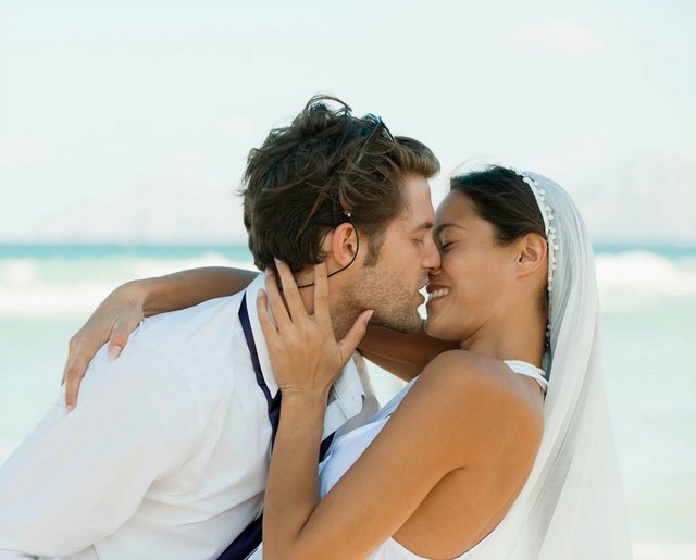 Sakin bir erkek, ateşli, sinirli birinden her zaman daha kolaydır. İkinci tipi seçerseniz, hayat boyu yüksek gerilim hattında yaşarsınız.