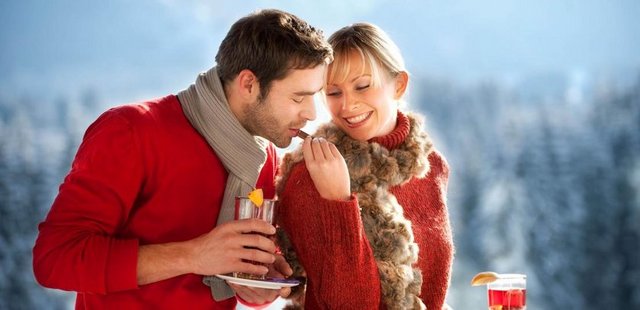 Erkekler ilişkileri hakkında geleceğe dair konuşmayı pek sevmezler ve bunu ilk aşamalarda yapmak durumu daha da itici hale getirebilir. Gelecekten kaçının ve sadece o anı yaşayın.