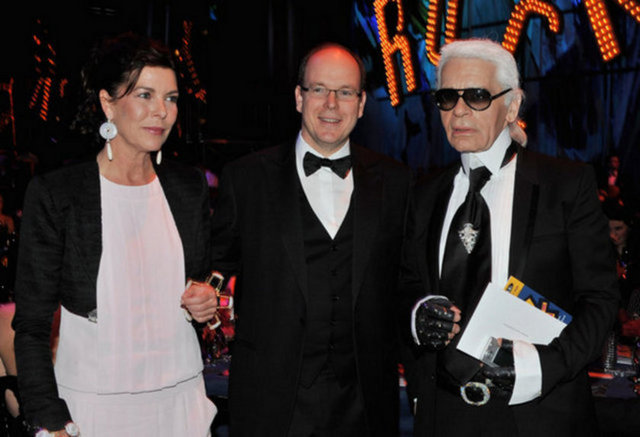 PRENSES CAROLINE, PRENS II. ALBERT, KARL LAGERFELD