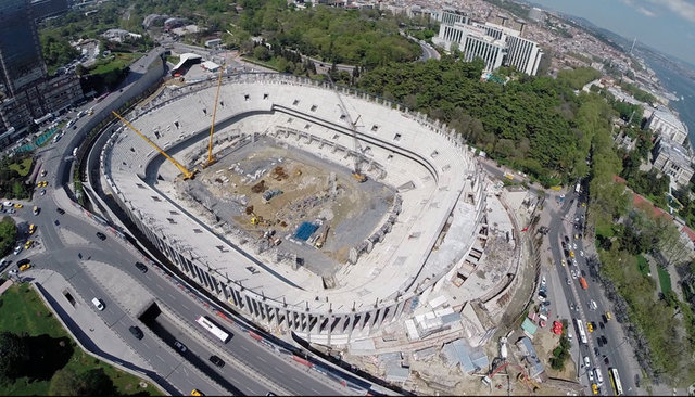 Beşiktaş Divan Kurulu'nun ise önümüzdeki günlerde stadyumda ilk toplantısını yapması planladığı öğrenildi.