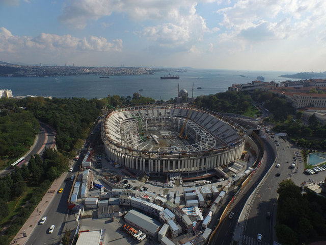 -  Toplam 26 bin metrekarelik bir alanı kaplayacak olan stad çatısı bütün tribünleri kapatacak.