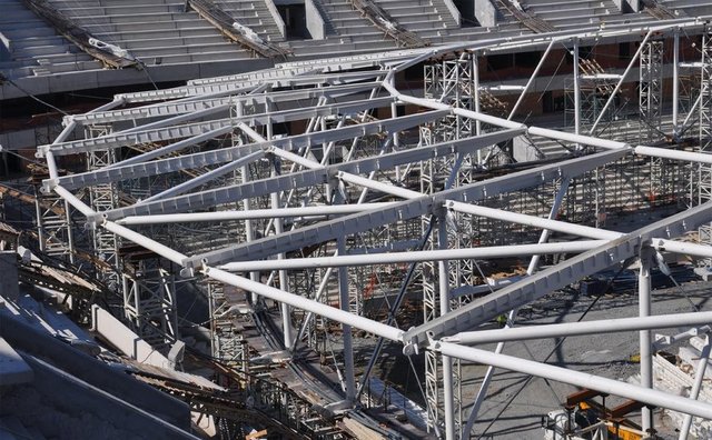 - Çatı önce 20 santimetre havaya kaldırılacak. Bu aşamadan sonra daha önceden takılan toplam 36 bin civata tekrar sıkılma işlemi gerçekleştirilecek. -