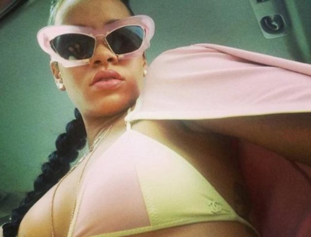 Rihanna en çok kendi fotoğrafını paylaşan ünlülerden.