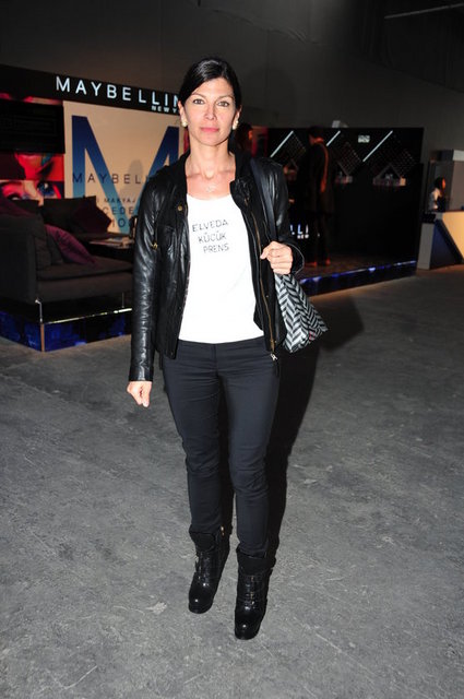 ZEYNEP ÜSTÜNEL
