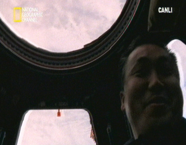 10. Dünya'yı ne kadar sürede turluyorsunuz? - 92 dakika 32 saniyede turluyoruz.