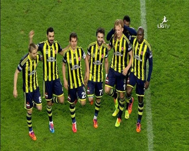 - Aç kapıyı Veysel efendi Fener'in maçı var