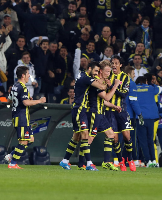 - Aç kapıyı veysel efendi! mahmut hocanın emriyle uganda cumhurbaşkanını karşılamaya gidiyoruz.