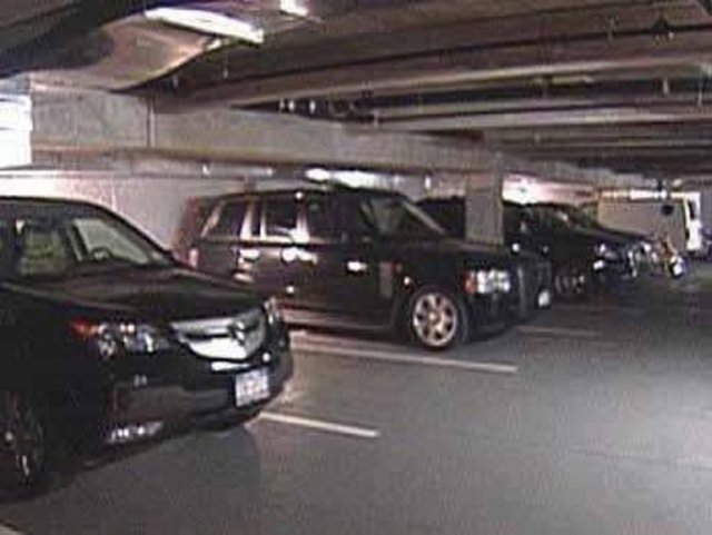 Ferrari`den pahalı park yeri: New York`un Manhattan semtinde 5.5 metreye-2.5 metre olan bu park yeri ABC.com`da 225 bin dolardan satışa çıktı. Bir Ferrari fiyatından fazla. Manhattan'da arabası olmayanlar bile park yeri alıyor.  -  - Fiyatı: 225 bin dolar.