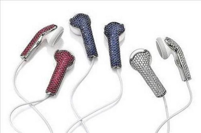 Elmas kaplama kulaklık, fiyatları 15 bin dolara kadar çıkıyor.