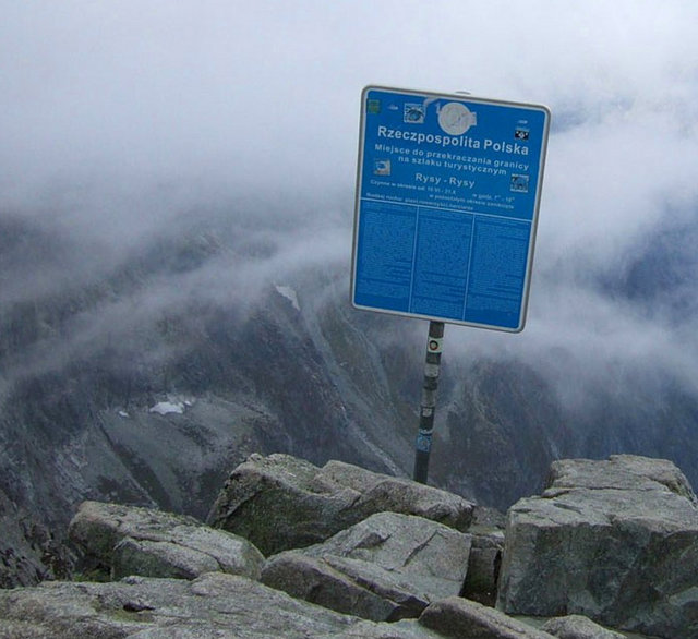 12. Slovakya - PolonyaTatras sıradağlarındaki Rysy dağı sınırı belirliyor.