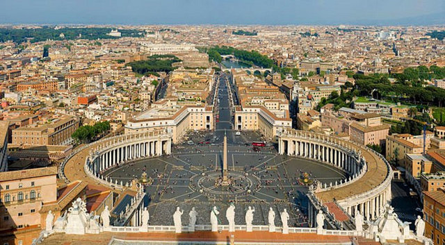 18. Vatikan - İtalyaÜnlü St. Peter's Meydanına giriş Roma ile Vatikan'ın resmi sınırını oluşturuyor.