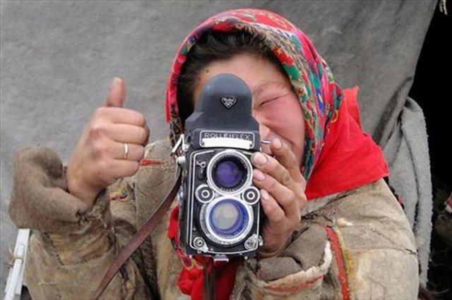 Uzun yıllar dünyadan olabildiğince kopuk yaşamayı tercih eden Nenetler doğalgaz rezervi nedeniyle inşa edilen raylarla artık dünyayla daha iç içeler... "Bu durumdan memnun mular?" derseniz, bu yoruma açık bir soru olur... CNNTÜRK