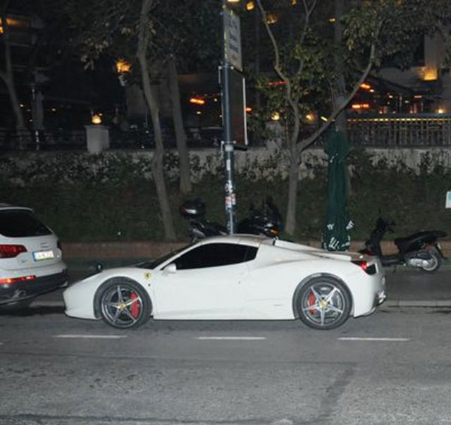 Caner Erkin Ferrari FF 1 milyon 880 bin lira.