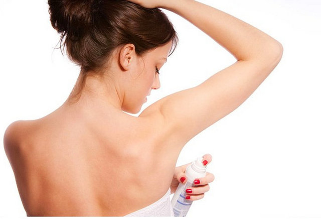 Deodorantınızı sabah yerine geceden sıkarsanız, gün içinde daha az terlersiniz.