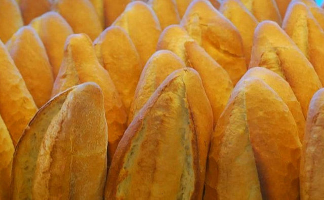 Yediğiniz acıdan ağzınız yandıysa su içmek yerine ekmek içi ya da şekerli bir şeyler yiyin.