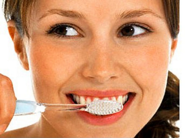 Yemeklerden önce dişlerinizi fırçalarsanız daha az yemek yersiniz ve daha çabuk kilo verirsiniz.