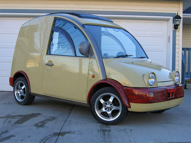 Nissan S Cargo - Bırak malzeme taşımayı kendine hayrı yok gibi görünüyor bu Nissan. Öyle buruk öyle yitik.