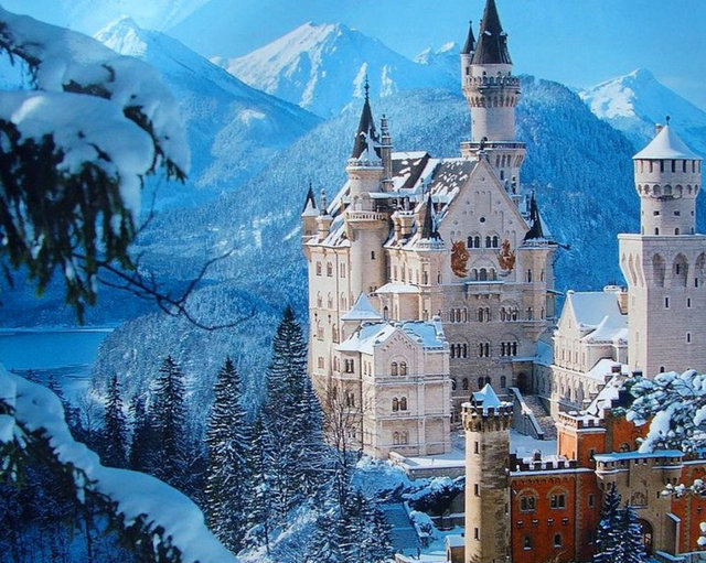 7. Neuschwanstein Şatosu / Bavyera
