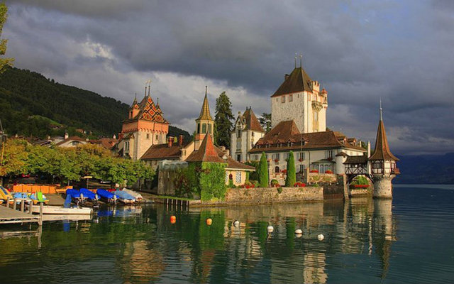 10. Oberhofen Şatosu / İsviçre