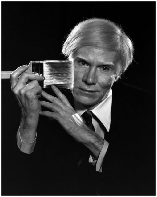 Andy Warhol'a gönderilen mektupta ise müzeye verdiği tablonun müzenin koleksiyon komitesi tarafından incelendiği ve koleksiyona dahil edilemeyeceği anlatılıyor.